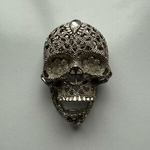 Silver Skull pendant with Crystal Accents